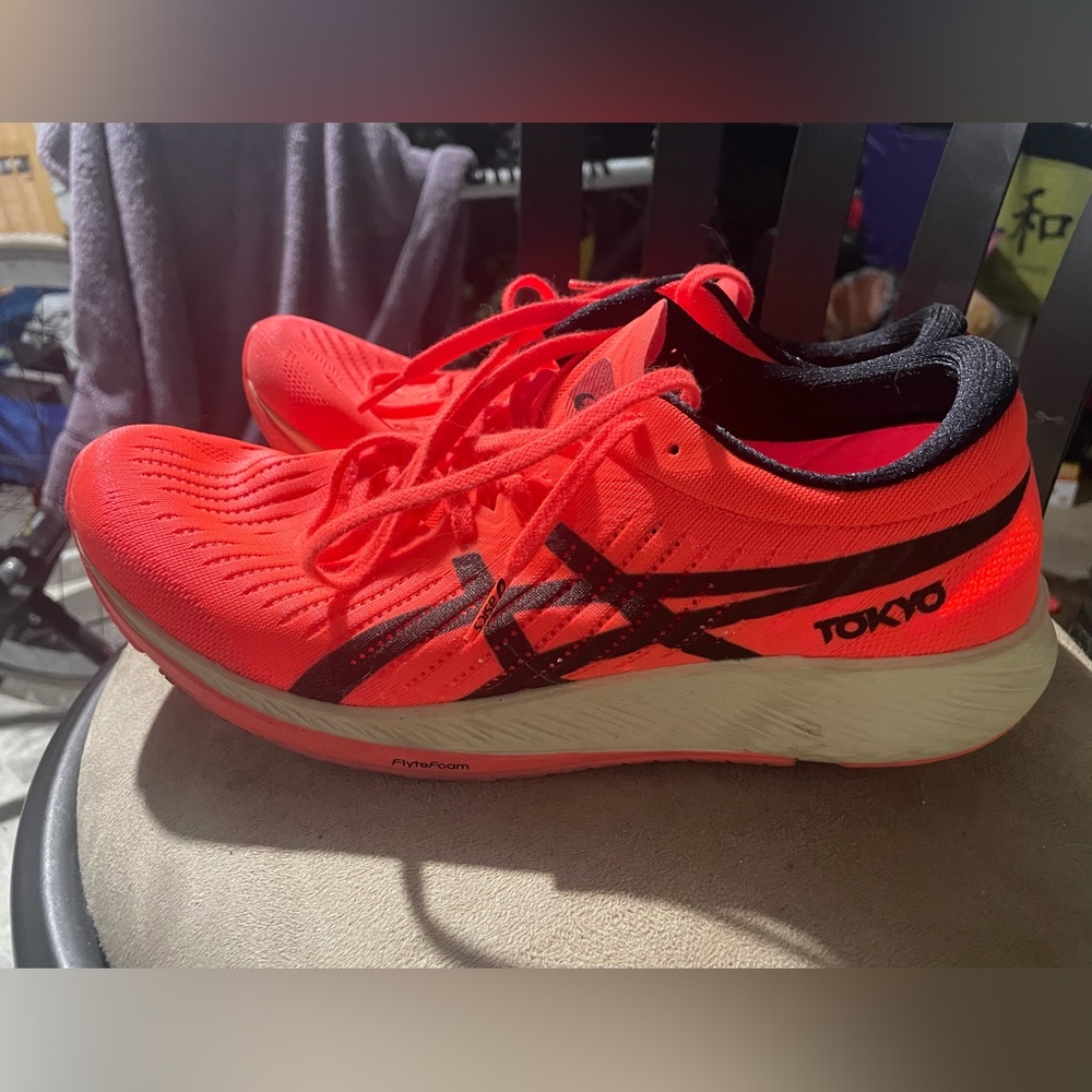 Worn less then a hand full of times. Size MENS 9.5.